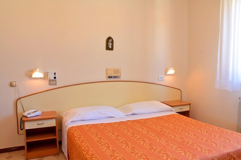 Hotel Saturno Кьянчано-Терме Номер фото